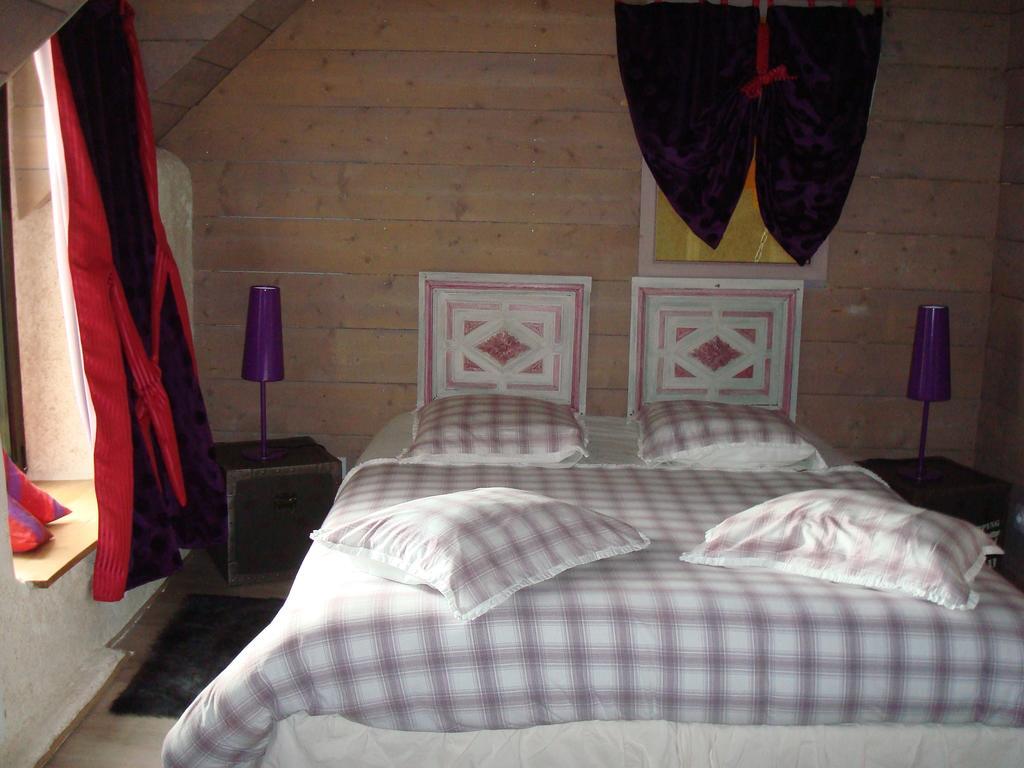 Aux Greniers A Reves Bed & Breakfast Plestan Room photo