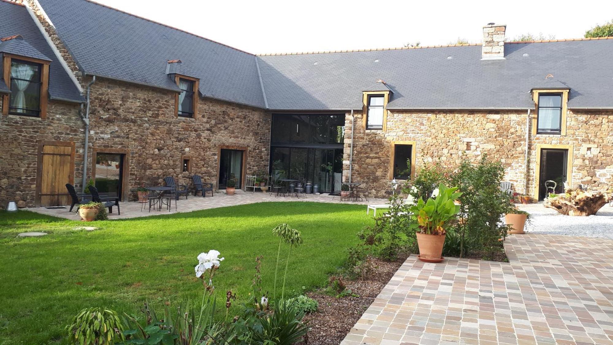 Aux Greniers A Reves Bed & Breakfast Plestan Exterior photo