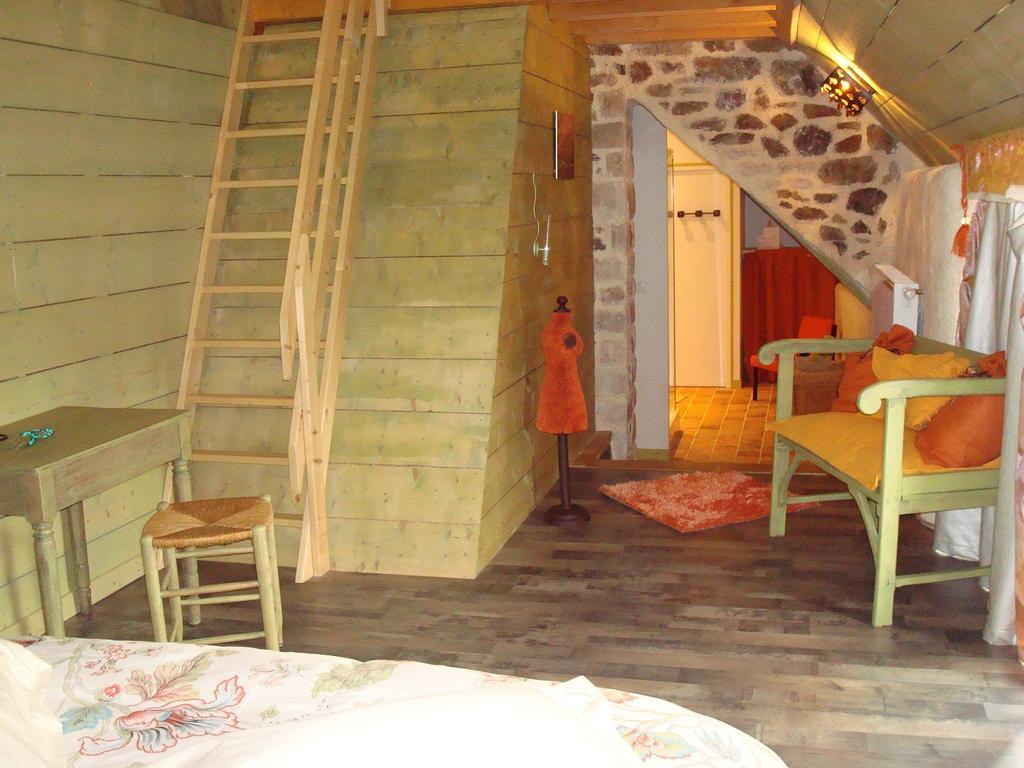 Aux Greniers A Reves Bed & Breakfast Plestan Exterior photo