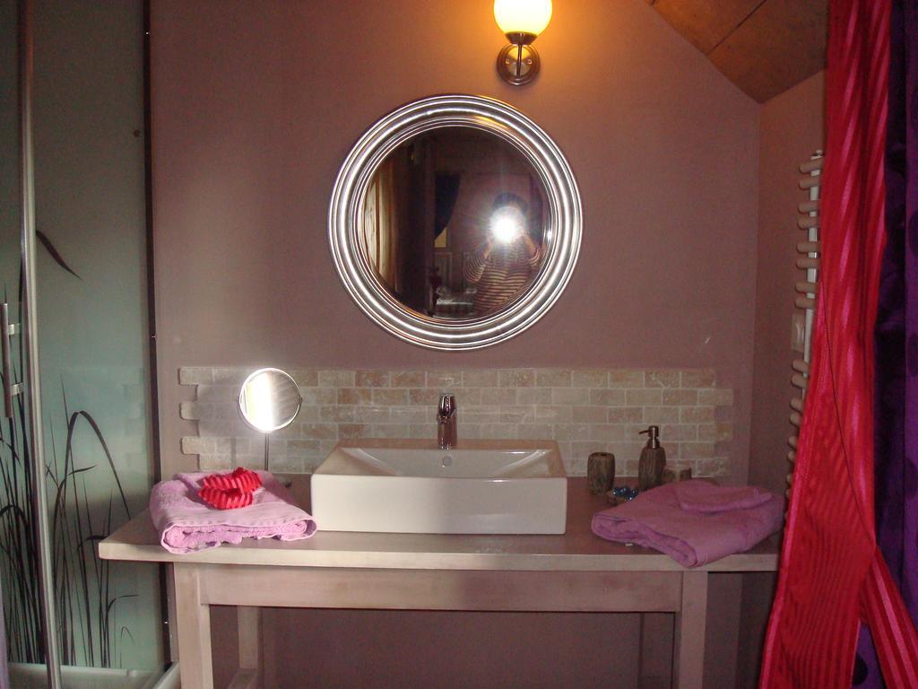 Aux Greniers A Reves Bed & Breakfast Plestan Room photo