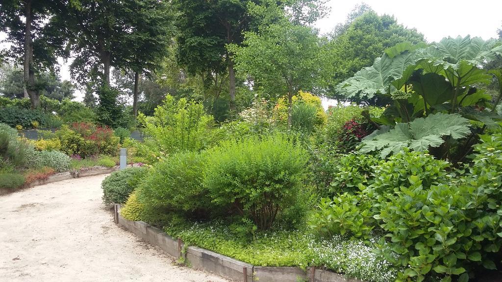 Aux Greniers A Reves Bed & Breakfast Plestan Exterior photo