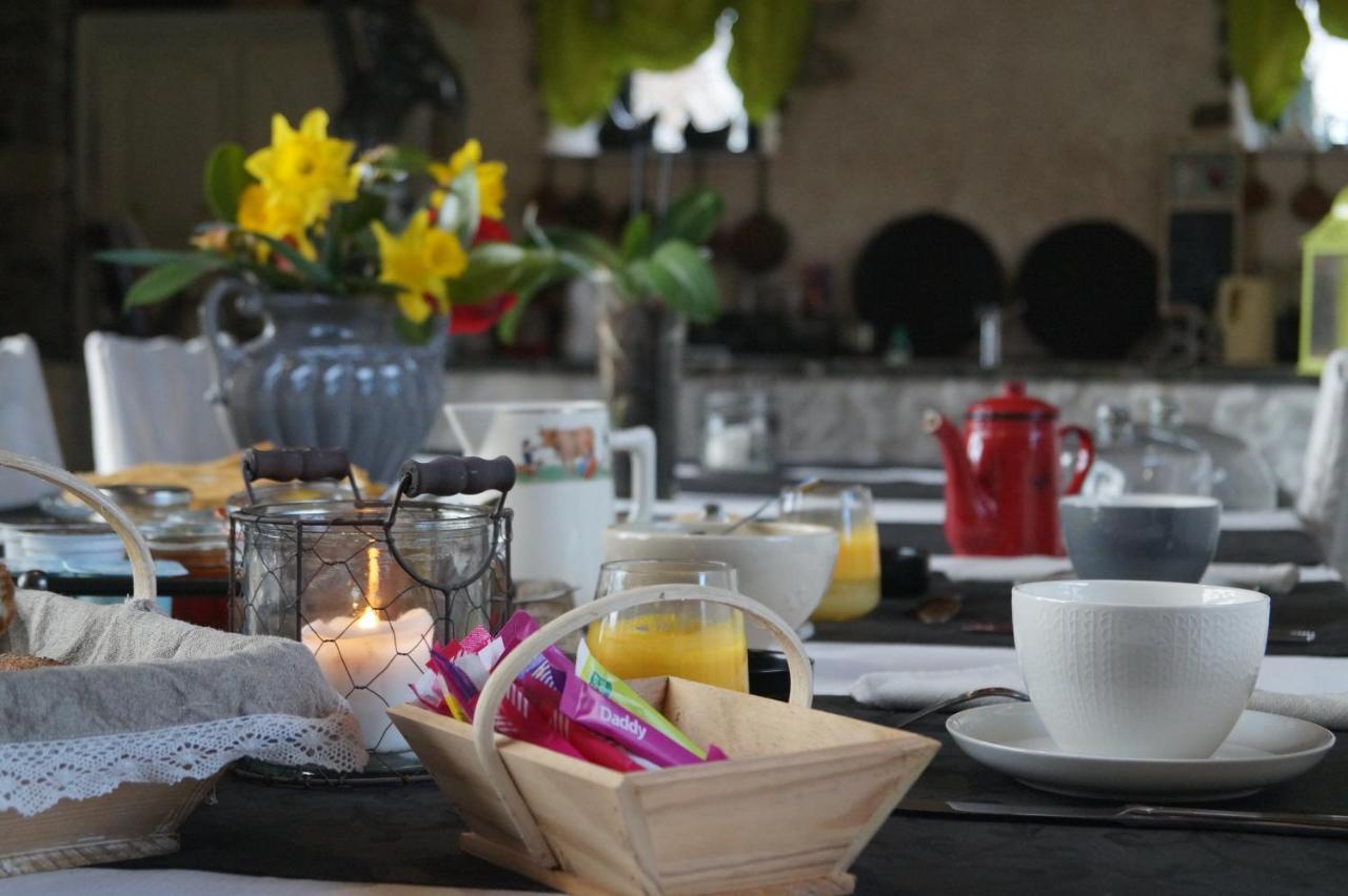 Aux Greniers A Reves Bed & Breakfast Plestan Exterior photo